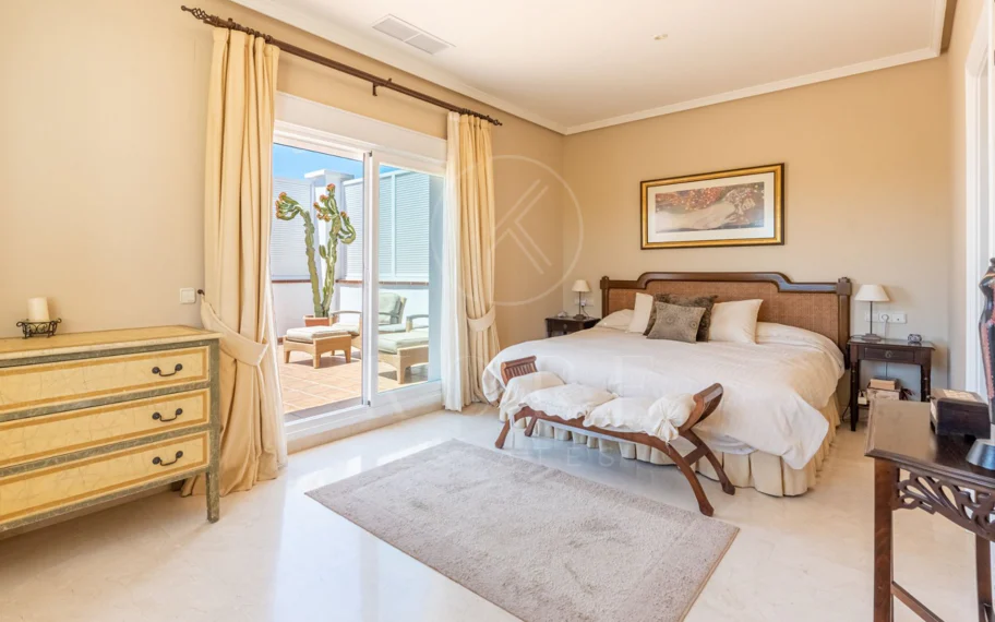 Andalusian luxury villa in El Paraiso Alto