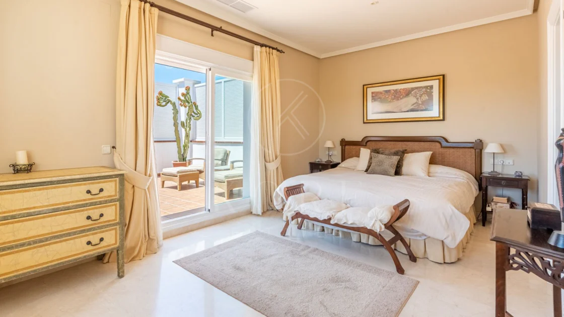 Andalusian luxury villa in El Paraiso Alto