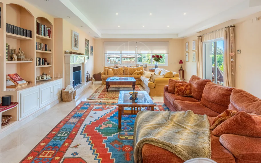 Andalusian luxury villa in El Paraiso Alto
