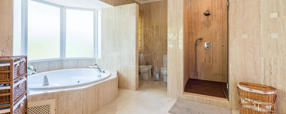 Andalusian luxury villa in El Paraiso Alto