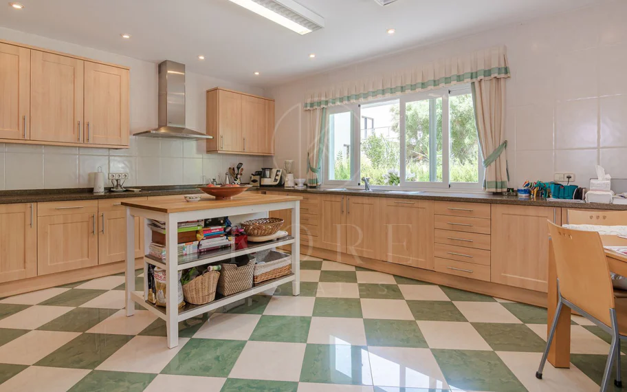 Andalusian luxury villa in El Paraiso Alto