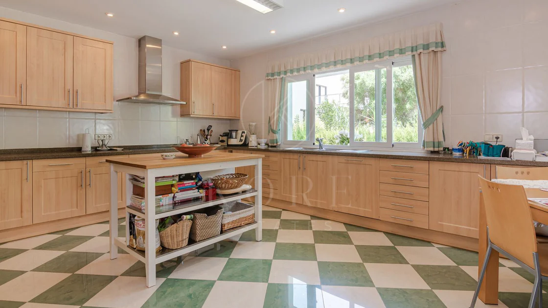 Andalusian luxury villa in El Paraiso Alto