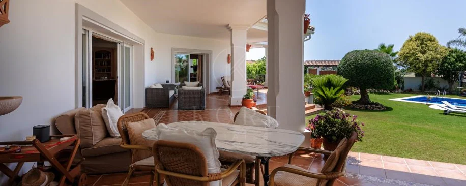 Andalusian luxury villa in El Paraiso Alto