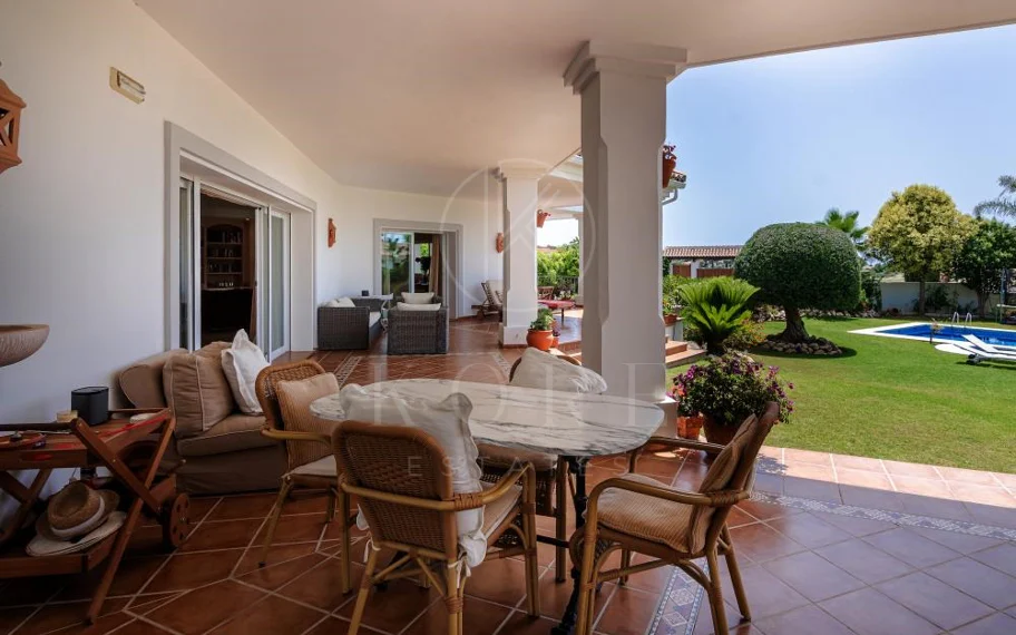 Andalusian luxury villa in El Paraiso Alto