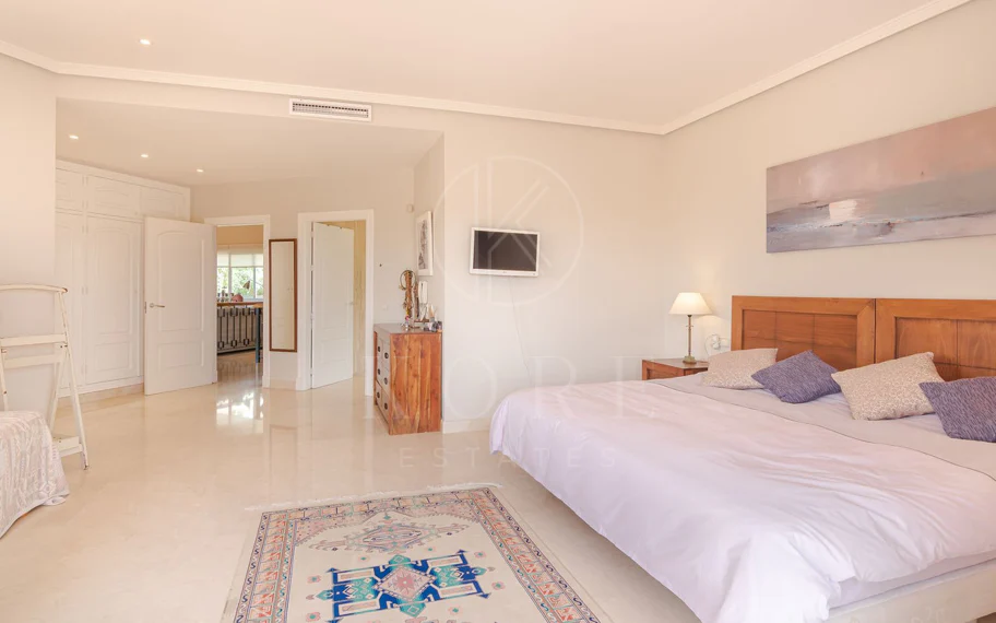 Andalusian luxury villa in El Paraiso Alto
