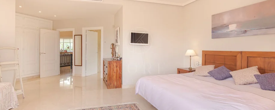 Andalusian luxury villa in El Paraiso Alto