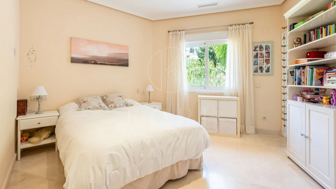 Andalusian luxury villa in El Paraiso Alto