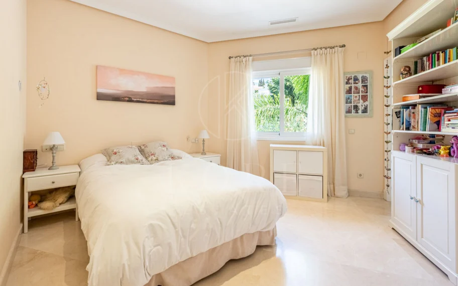 Andalusian luxury villa in El Paraiso Alto