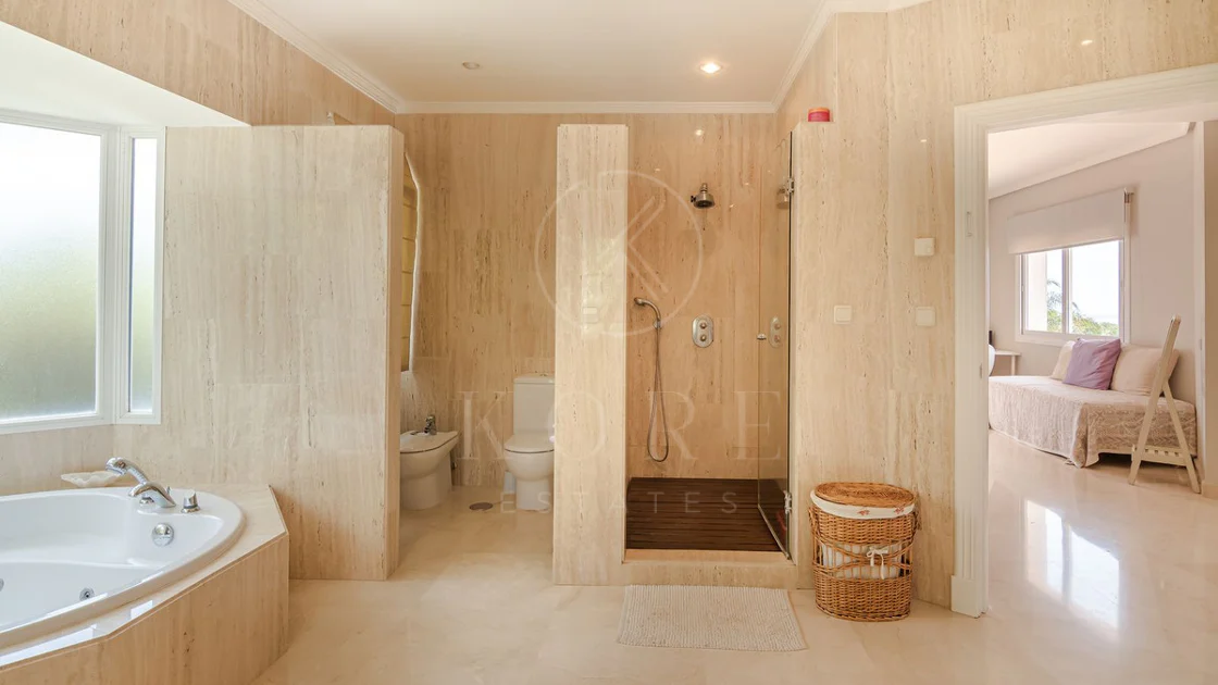 Andalusian luxury villa in El Paraiso Alto
