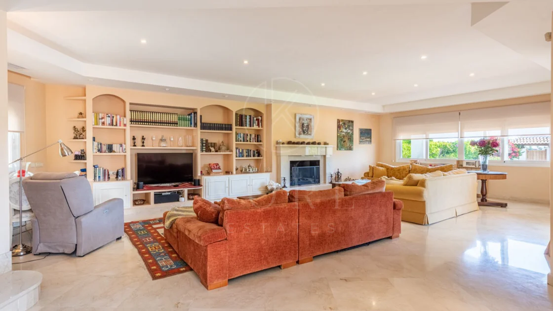 Andalusian luxury villa in El Paraiso Alto