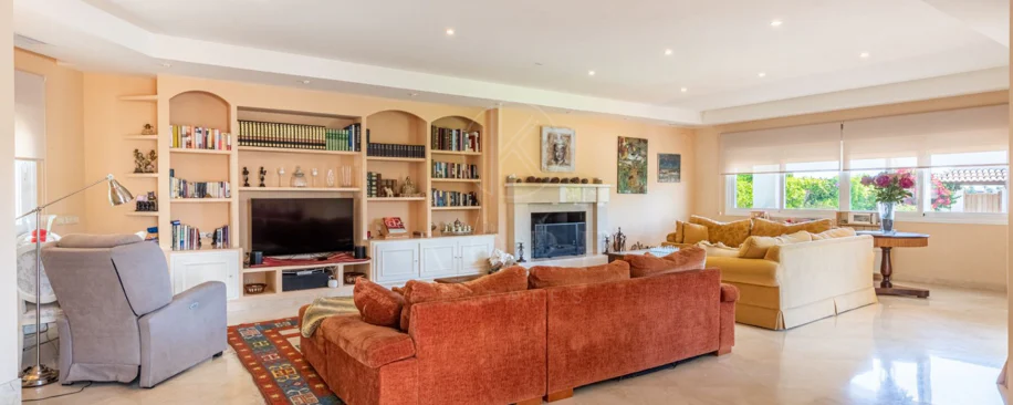 Andalusian luxury villa in El Paraiso Alto