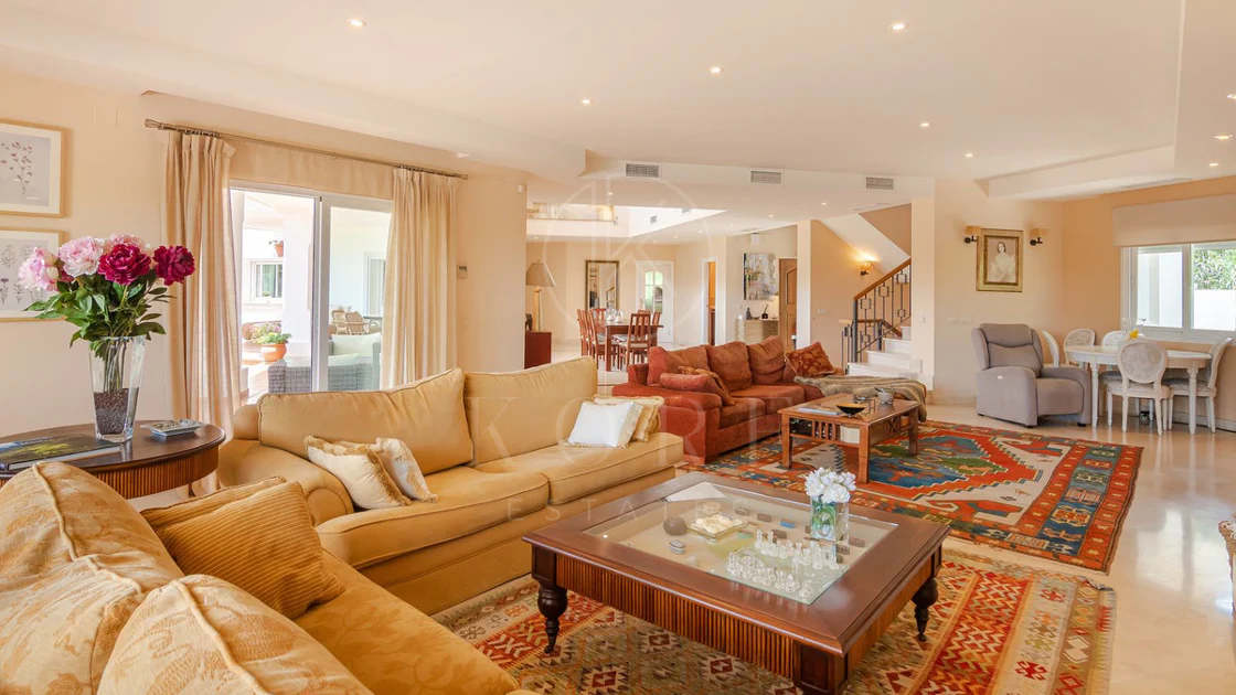 Andalusian luxury villa in El Paraiso Alto