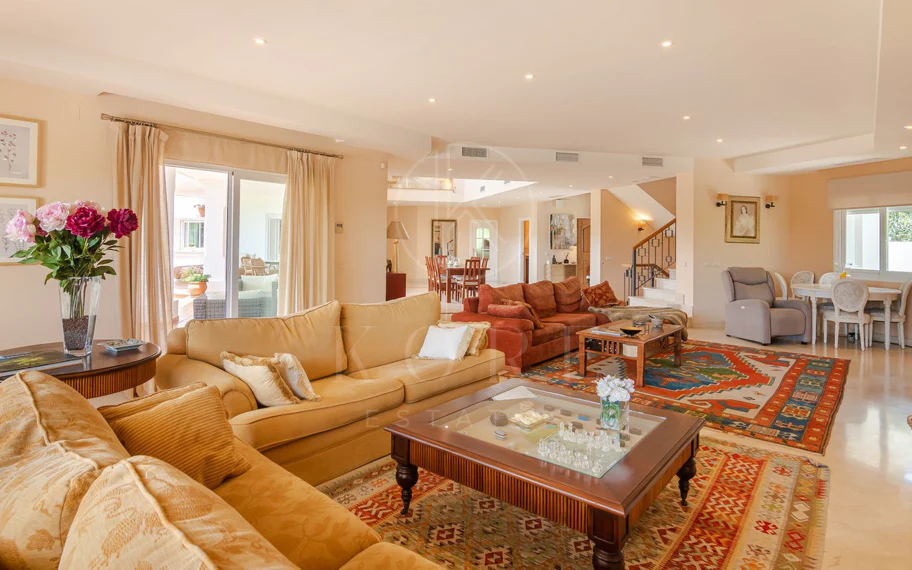 Andalusian luxury villa in El Paraiso Alto