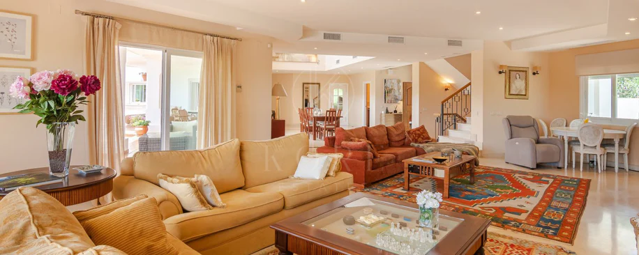Andalusian luxury villa in El Paraiso Alto