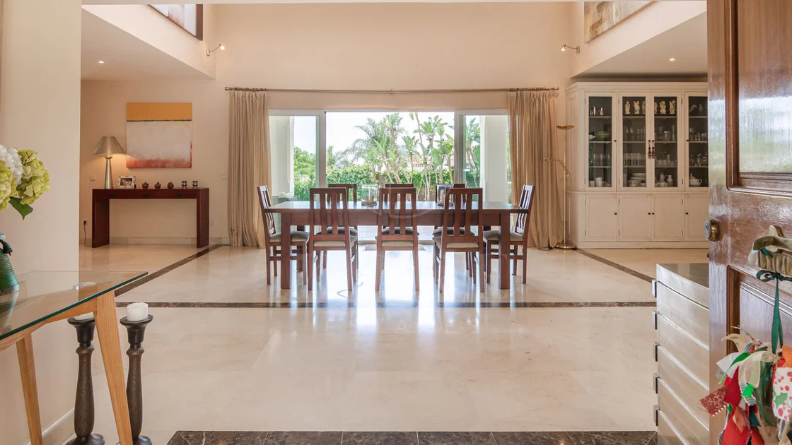 Andalusian luxury villa in El Paraiso Alto