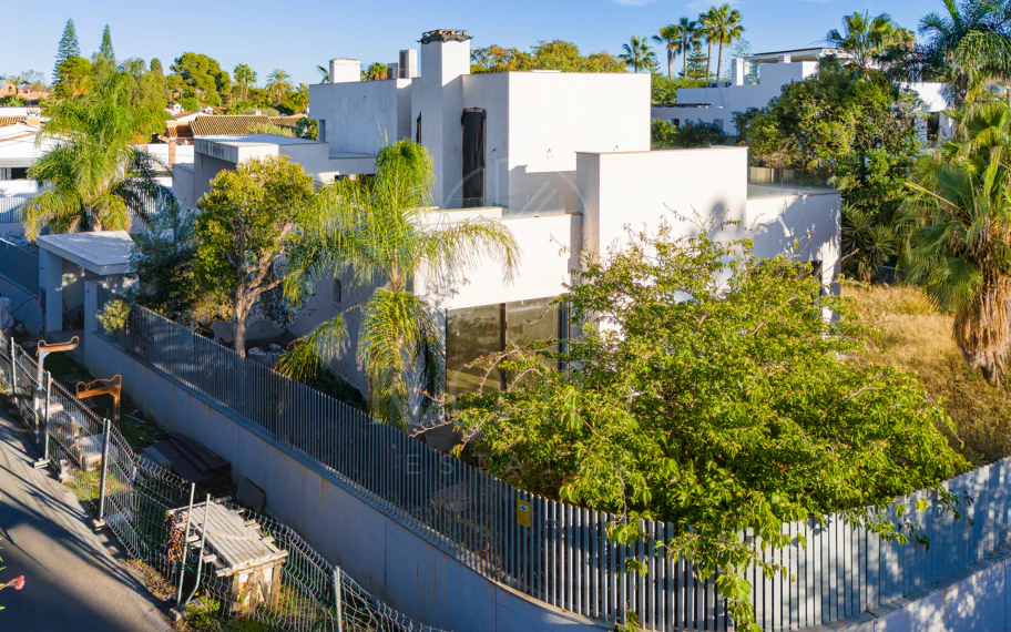 Villa Maya - a magnificent four bedroom modern villa, under construction in Guadalmina Baja