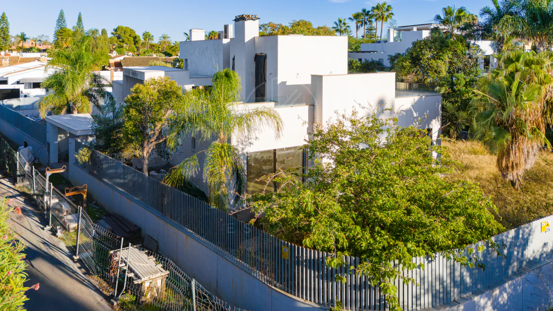 Villa Maya - a magnificent four bedroom modern villa, under construction in Guadalmina Baja