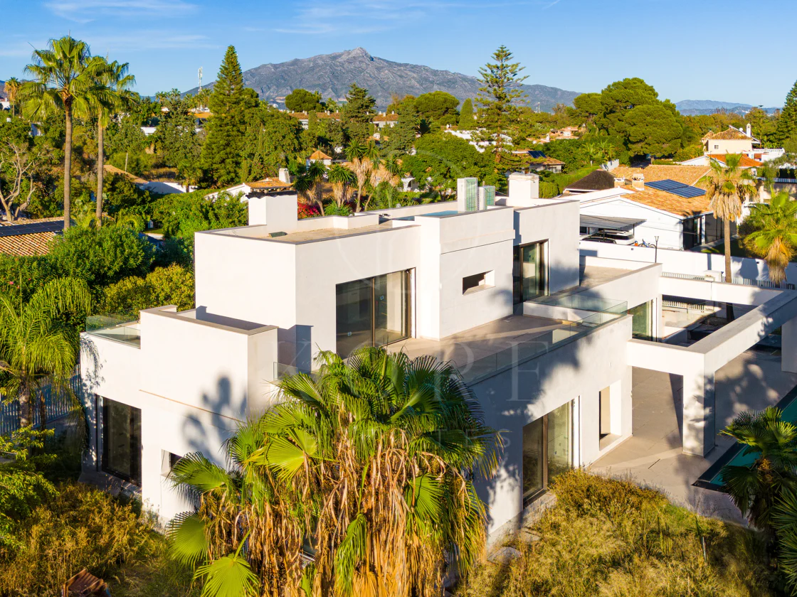 Villa Maya - una magnífica villa moderna de cuatro dormitorios, en construcción en Guadalmina Baja