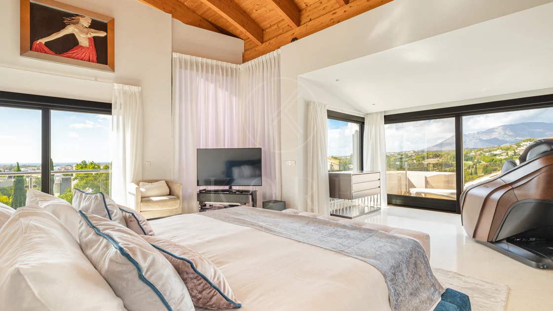 Luxury Villa in Los Flamingos, Benahavis – Exclusive 8-Bedroom Residence with Sea Views