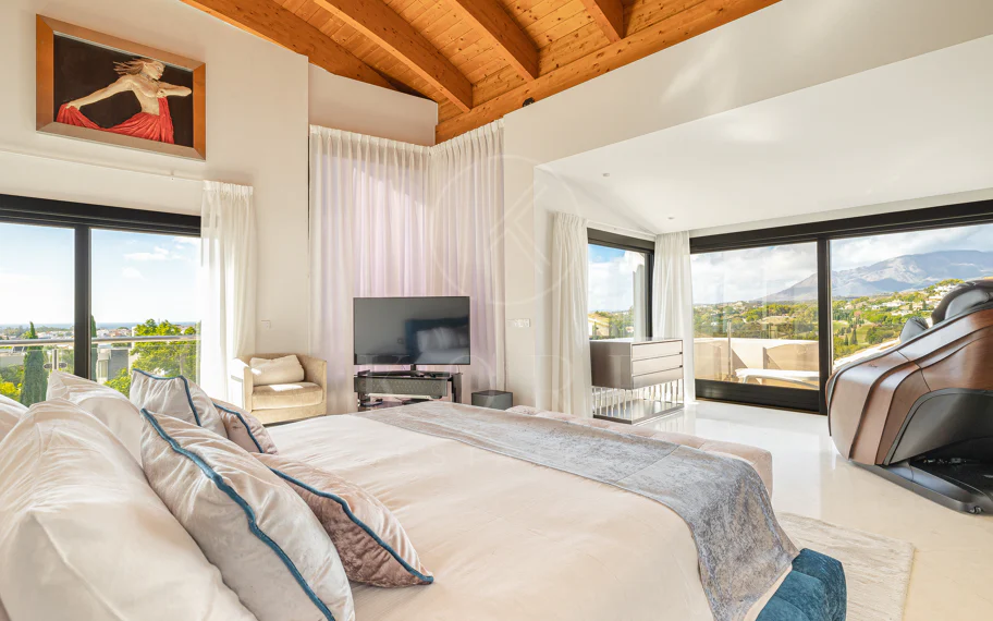 Luxury Villa in Los Flamingos, Benahavis – Exclusive 8-Bedroom Residence with Sea Views
