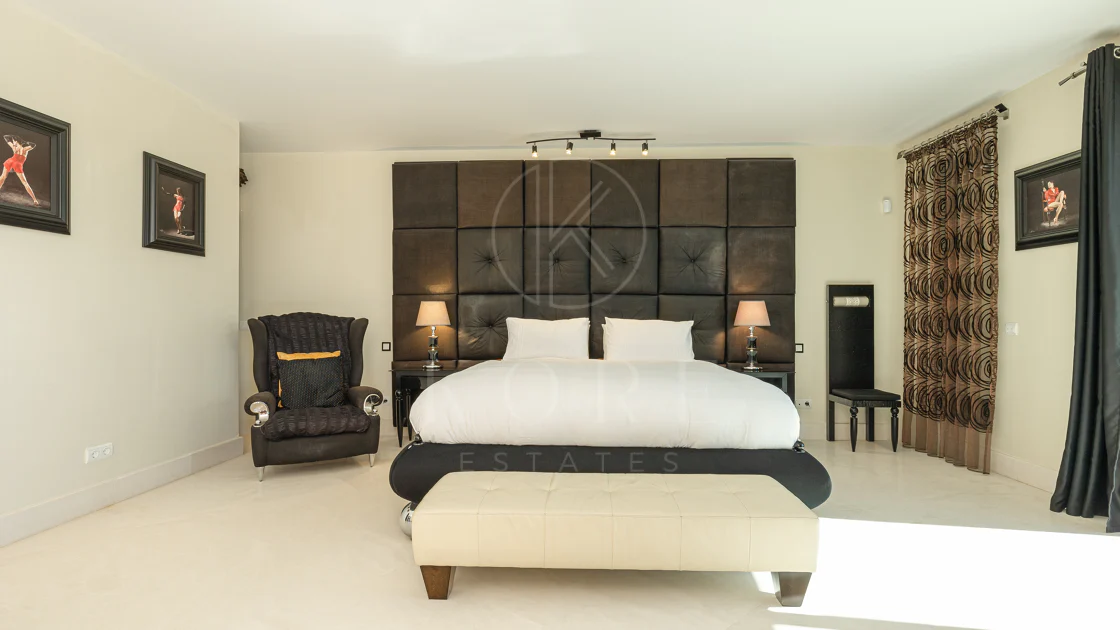 Luxury Villa in Los Flamingos, Benahavis – Exclusive 8-Bedroom Residence with Sea Views