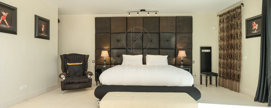 Luxury Villa in Los Flamingos, Benahavis – Exclusive 8-Bedroom Residence with Sea Views