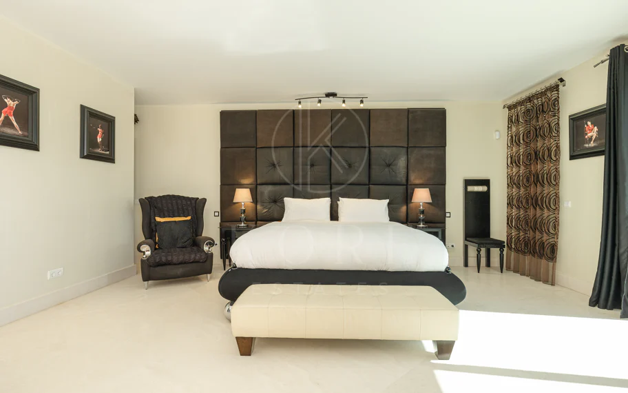Luxury Villa in Los Flamingos, Benahavis – Exclusive 8-Bedroom Residence with Sea Views