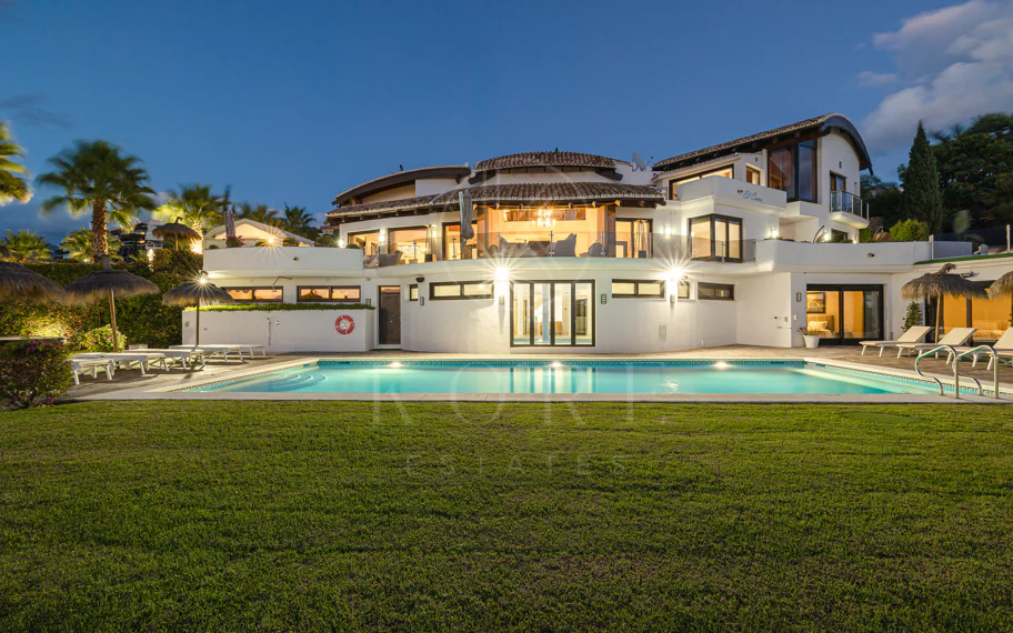 Luxury Villa in Los Flamingos, Benahavis – Exclusive 8-Bedroom Residence with Sea Views