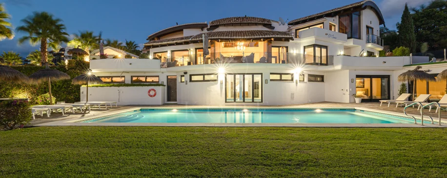 Luxury Villa in Los Flamingos, Benahavis – Exclusive 8-Bedroom Residence with Sea Views