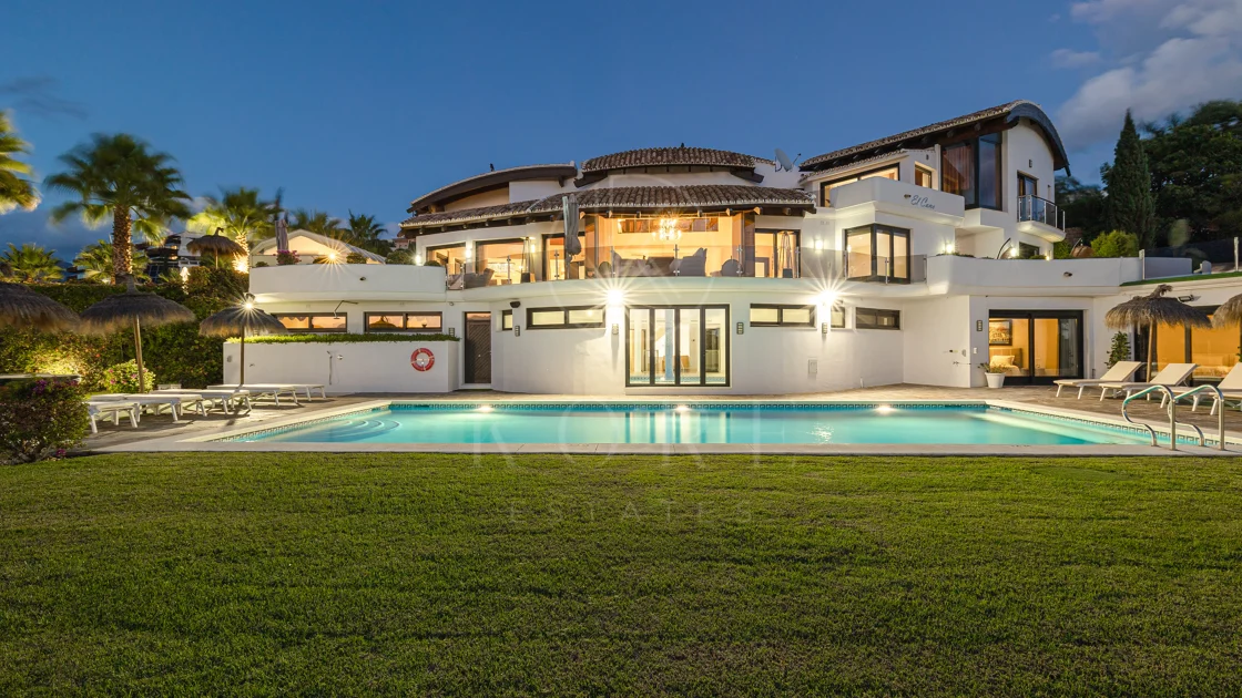 Luxury Villa in Los Flamingos, Benahavis – Exclusive 8-Bedroom Residence with Sea Views