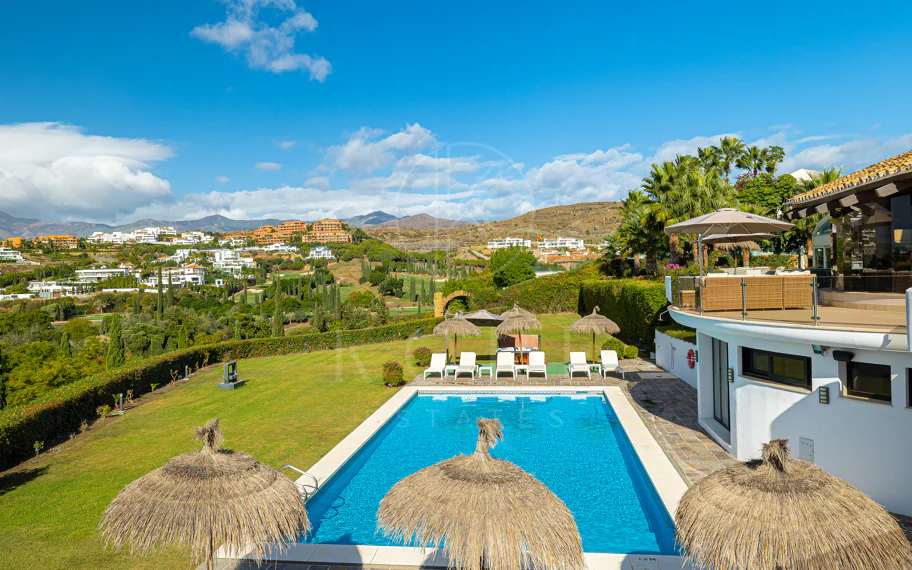 Luxury Villa in Los Flamingos, Benahavis – Exclusive 8-Bedroom Residence with Sea Views