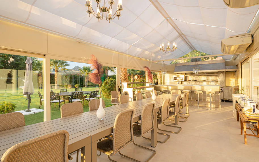 Luxury Villa in Los Flamingos, Benahavis – Exclusive 8-Bedroom Residence with Sea Views
