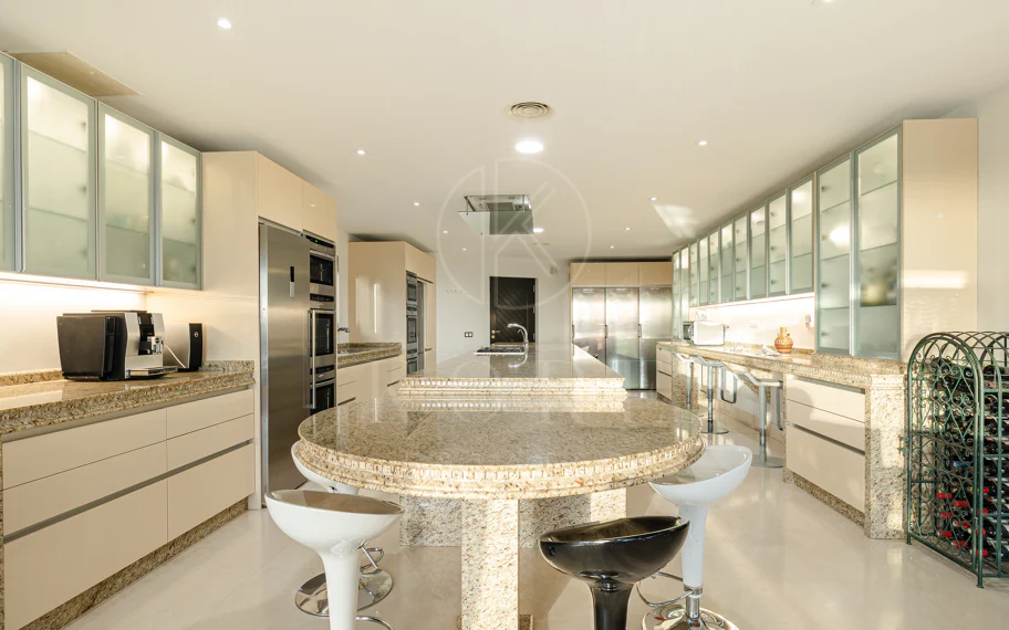 Luxury Villa in Los Flamingos, Benahavis – Exclusive 8-Bedroom Residence with Sea Views