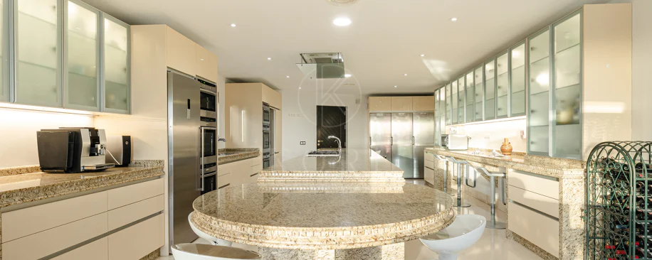 Luxury Villa in Los Flamingos, Benahavis – Exclusive 8-Bedroom Residence with Sea Views