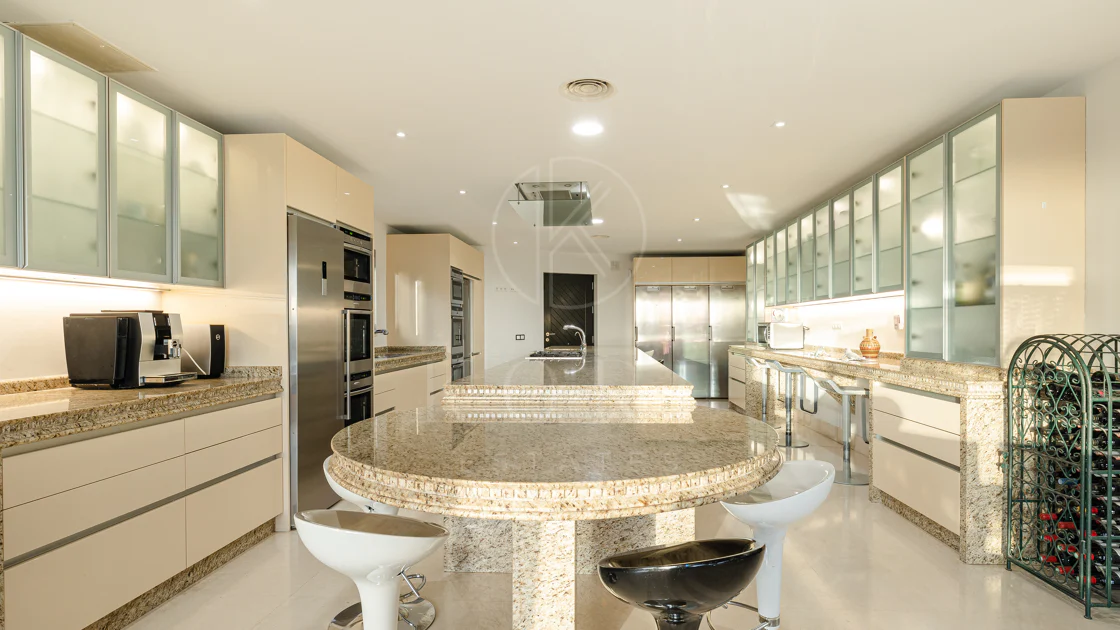Luxury Villa in Los Flamingos, Benahavis – Exclusive 8-Bedroom Residence with Sea Views