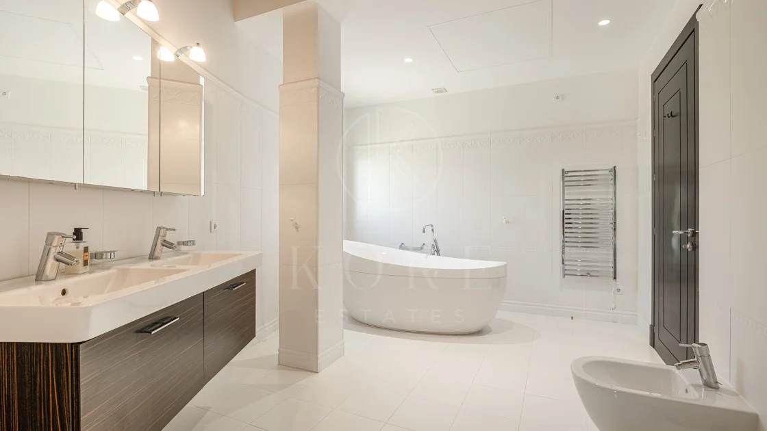 Luxury Villa in Los Flamingos, Benahavis – Exclusive 8-Bedroom Residence with Sea Views