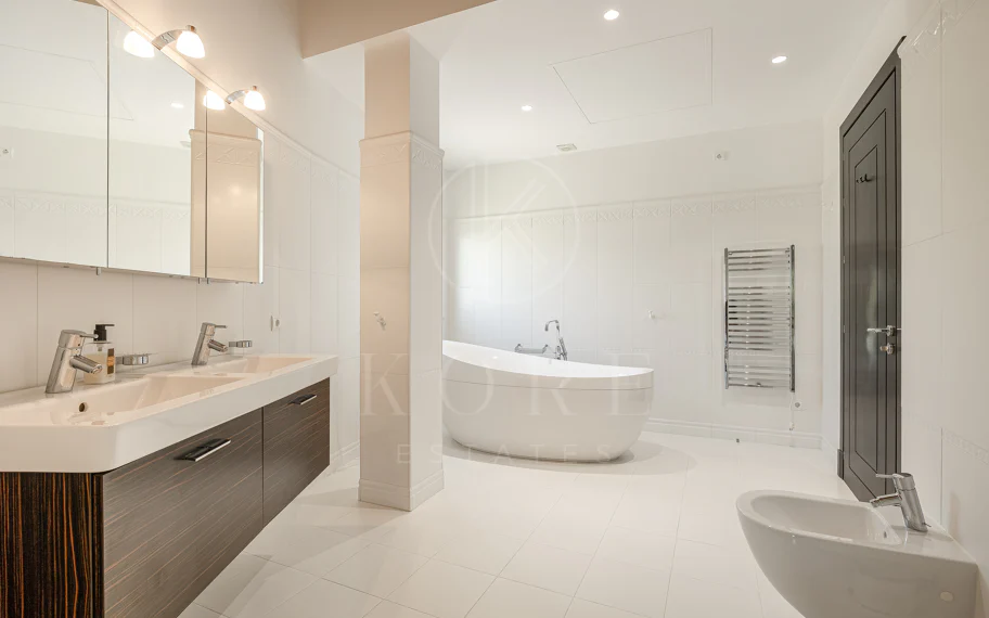 Luxury Villa in Los Flamingos, Benahavis – Exclusive 8-Bedroom Residence with Sea Views