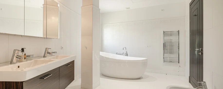 Luxury Villa in Los Flamingos, Benahavis – Exclusive 8-Bedroom Residence with Sea Views