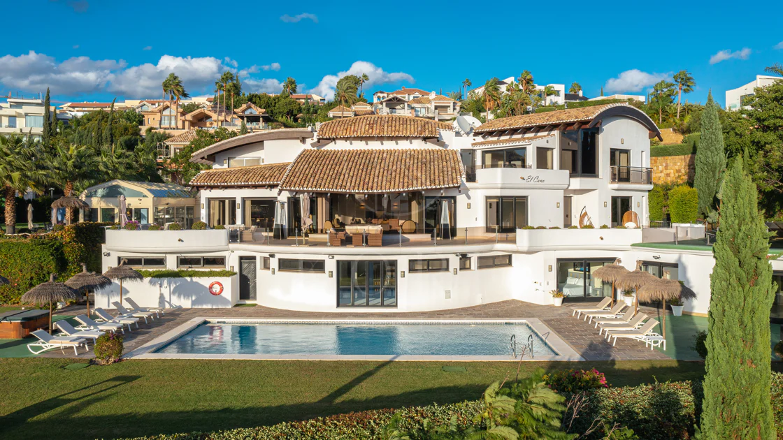 Luxury Villa in Los Flamingos, Benahavis – Exclusive 8-Bedroom Residence with Sea Views