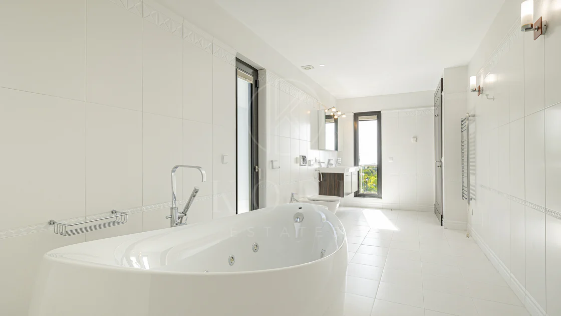 Luxury Villa in Los Flamingos, Benahavis – Exclusive 8-Bedroom Residence with Sea Views
