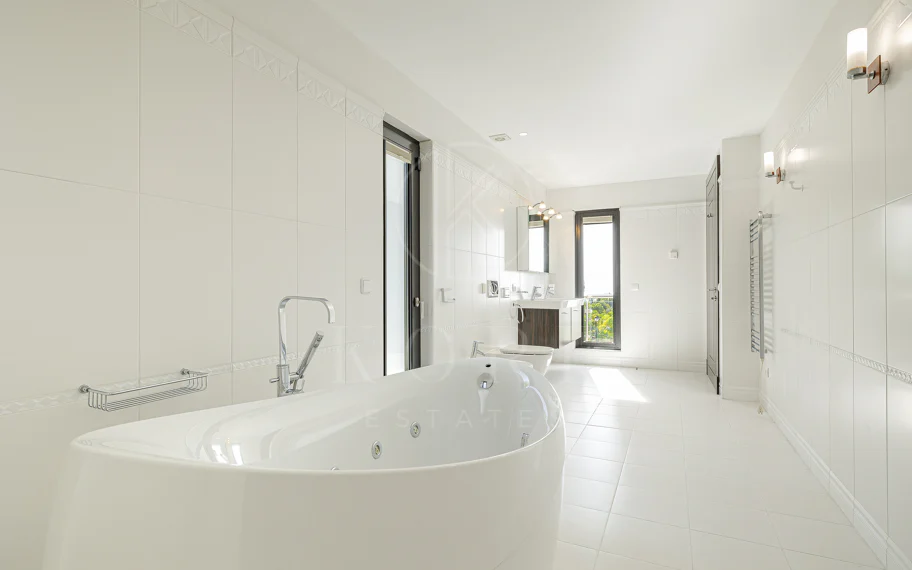 Luxury Villa in Los Flamingos, Benahavis – Exclusive 8-Bedroom Residence with Sea Views