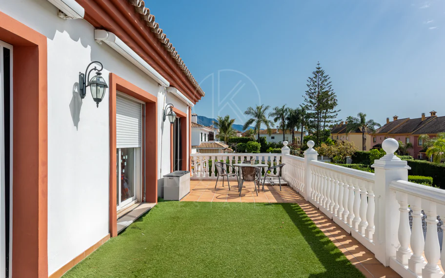 Spacious Villa in central San Pedro! With 3 separate apartments and garage for 10 cars.