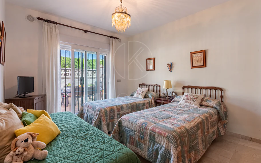 Spacious Villa in central San Pedro! With 3 separate apartments and garage for 10 cars.
