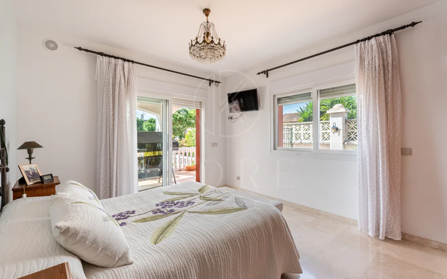 Spacious Villa in central San Pedro! With 3 separate apartments and garage for 10 cars.