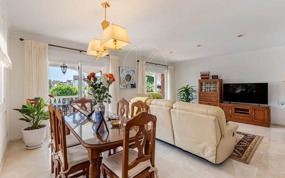 Spacious Villa in central San Pedro! With 3 separate apartments and garage for 10 cars.