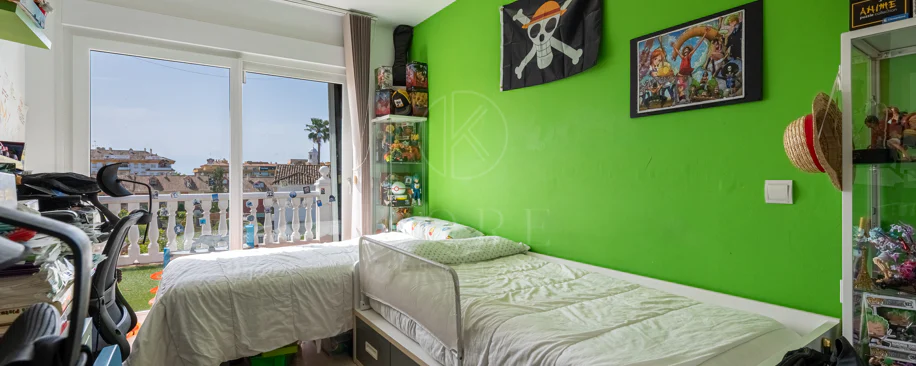 Vilă spațioasă în centrul orașului San Pedro! Cu 3 apartamente separate și garaj pentru 10 mașini.