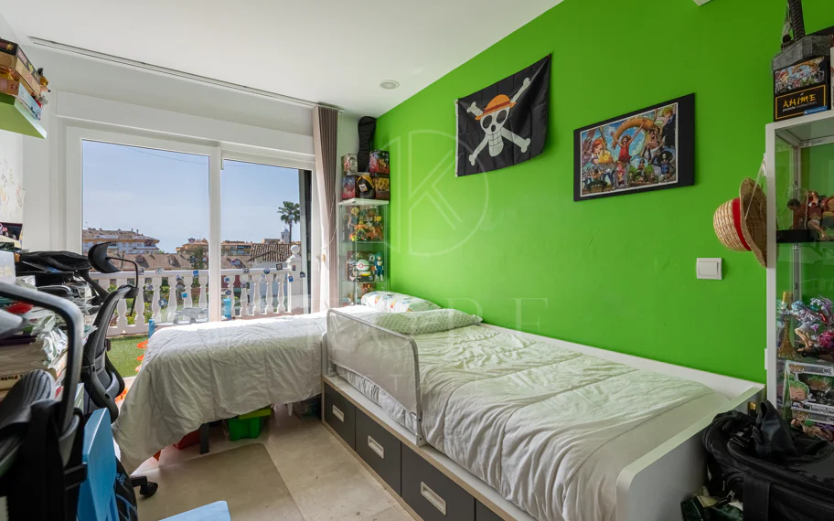 Spacious Villa in central San Pedro! With 3 separate apartments and garage for 10 cars.