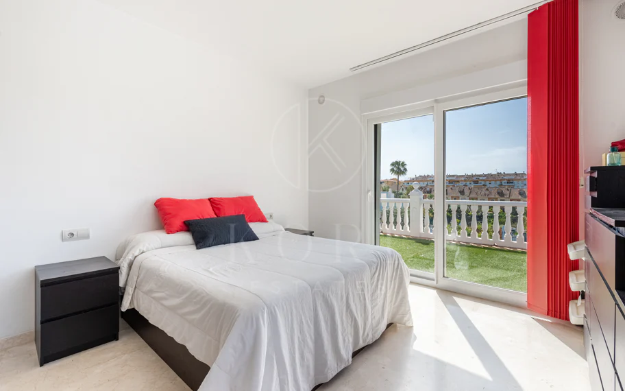 Spacious Villa in central San Pedro! With 3 separate apartments and garage for 10 cars.