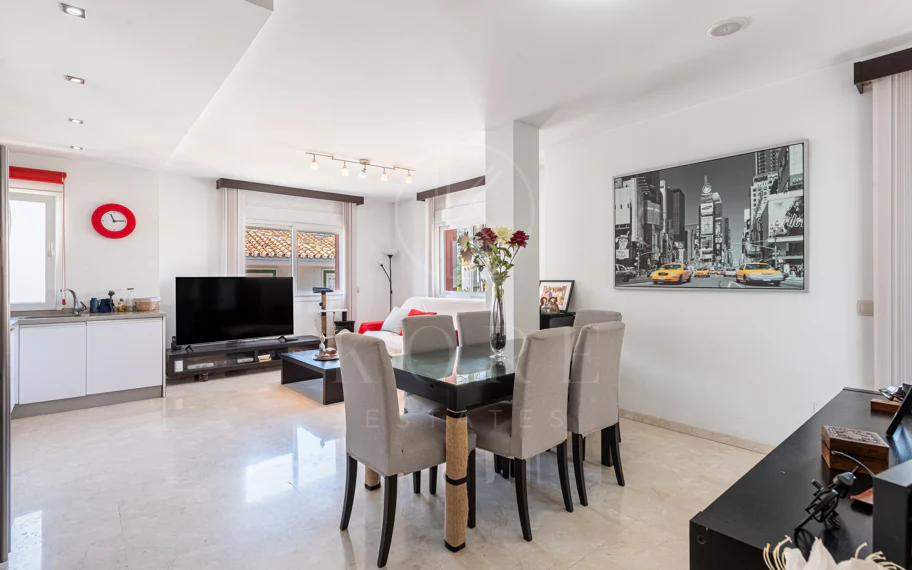Spacious Villa in central San Pedro! With 3 separate apartments and garage for 10 cars.
