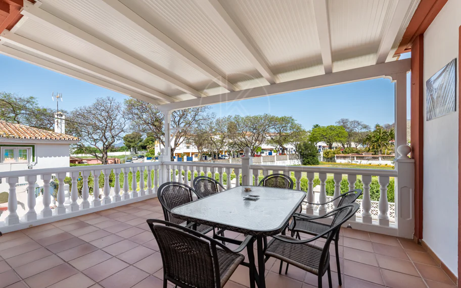 Spacious Villa in central San Pedro! With 3 separate apartments and garage for 10 cars.